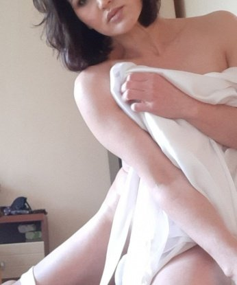 Умею превратить каждую встречу в незабываемый романтический сеанс. Обладаю множеством возможностей, которые приведут тебя к полному удовлетворению. Открой для себя мои услуги, которые могут разнообразить твою жизнь и добавить остроты в твои фантазии. Живу я в самом сердце Москвы, готова встретиться с тобой в любое удобное для тебя время. Приходи и испытай наслаждение, которое ты никогда не забудешь. 🌹🔥🌟 3235, 39 лет